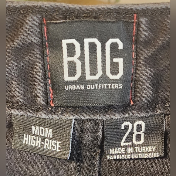 BDG Urban Outfitters - (28) Mom High Rise Jeans - Picture 3 of 9